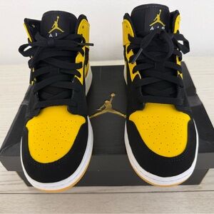 Air Jordan 1 Mid “New Love” size 6 GS/7.5 W